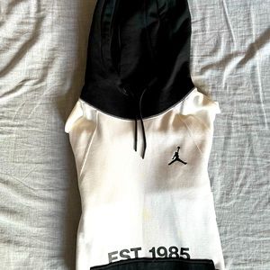 White Jordan pullover hoodie mens large